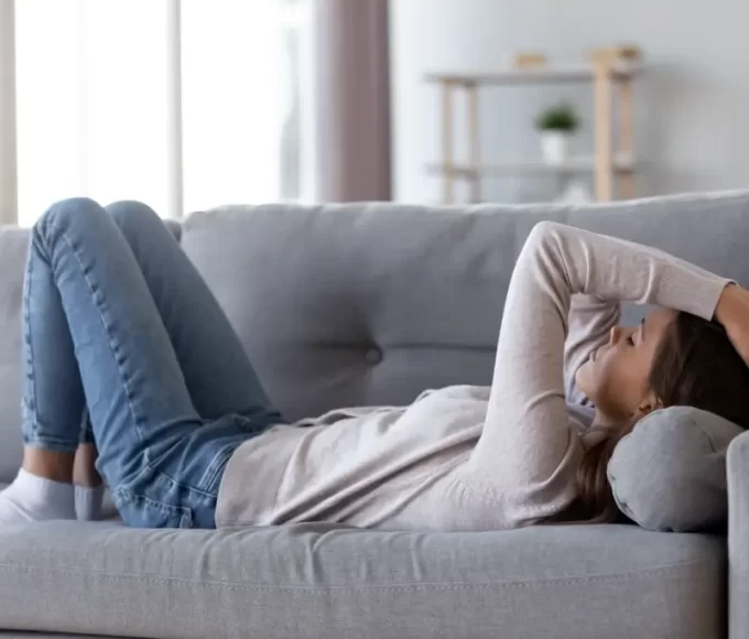 Sofá aconchegante, sofá estiloso, guia de escolha, sala de estar.