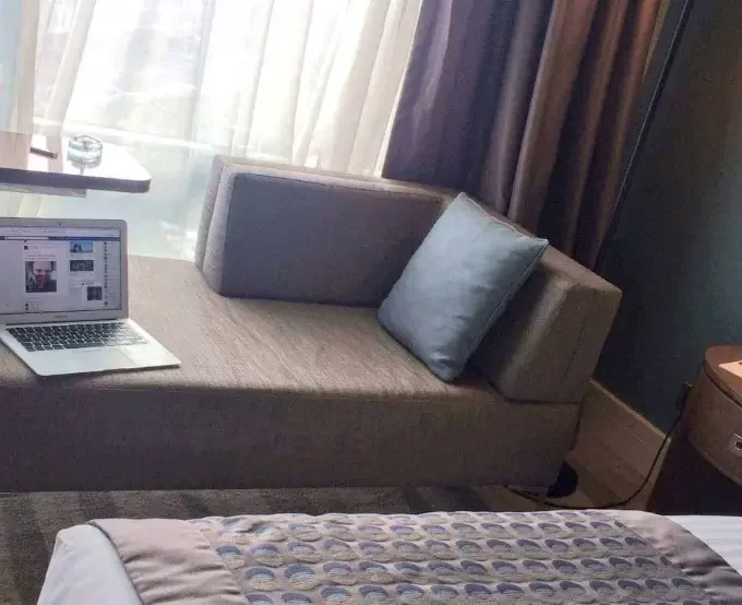 Sofá econômico, escolha, conforto, estilo, sala de estar.