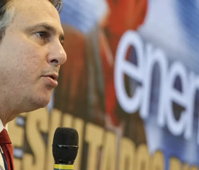 Incentivo em Dinheiro para Enem Atrai Estudantes do 3o Ano