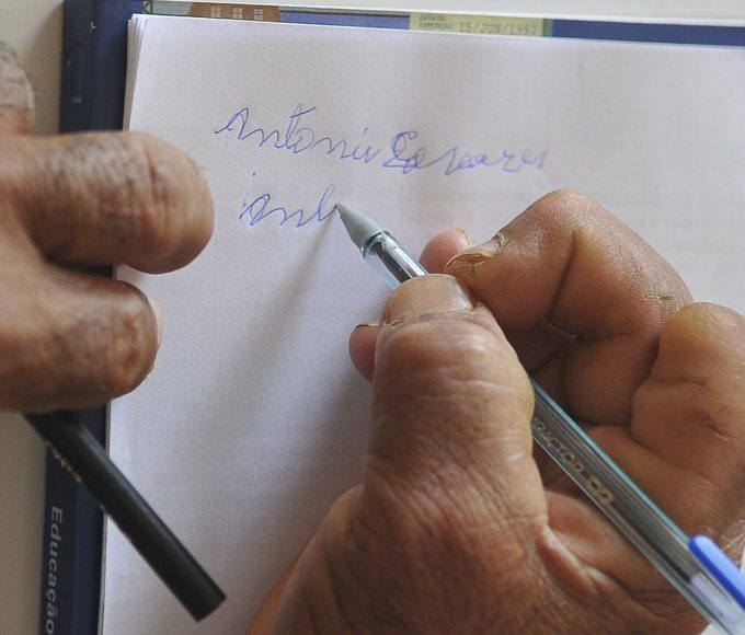 Brasil Alfabetizado direciona fundos para jovens e adultos