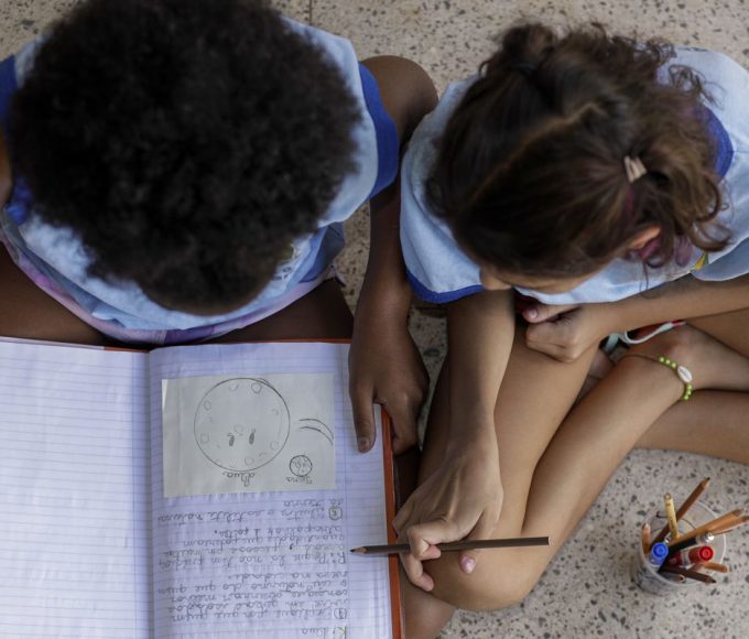 Diferenca de escolaridade entre brancos e negros no Brasil O