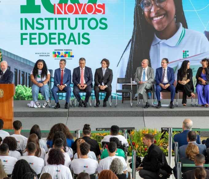 Governo amplia rede federal de ensino com 100 novos campi