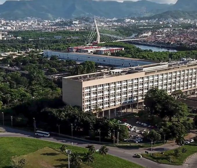 Escola Politecnica da UFRJ completa 150 anos e e eleita