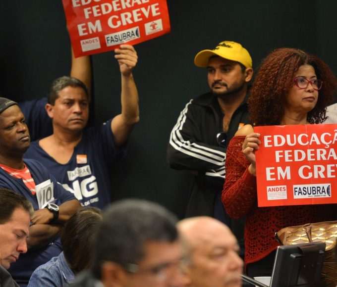 Greve de servidores federais de educacao comeca na quarta feira