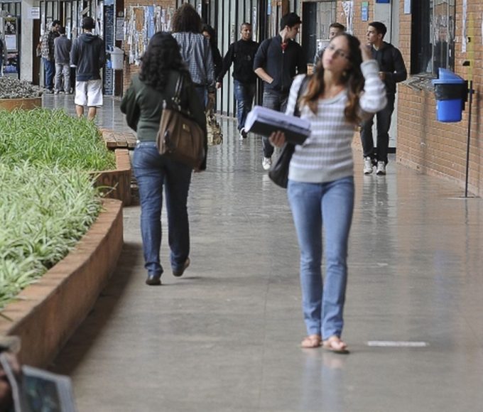 MEC ira contratar 220 especialistas em educacao