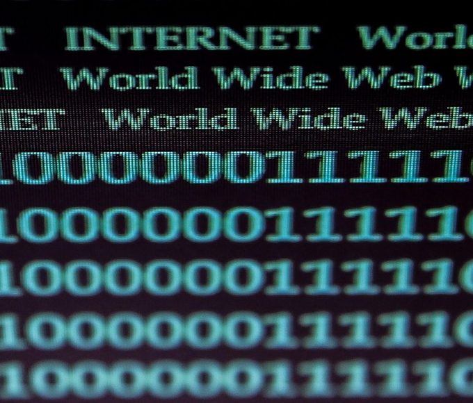 Apenas 11 das escolas com internet de velocidade adequada pesquisa