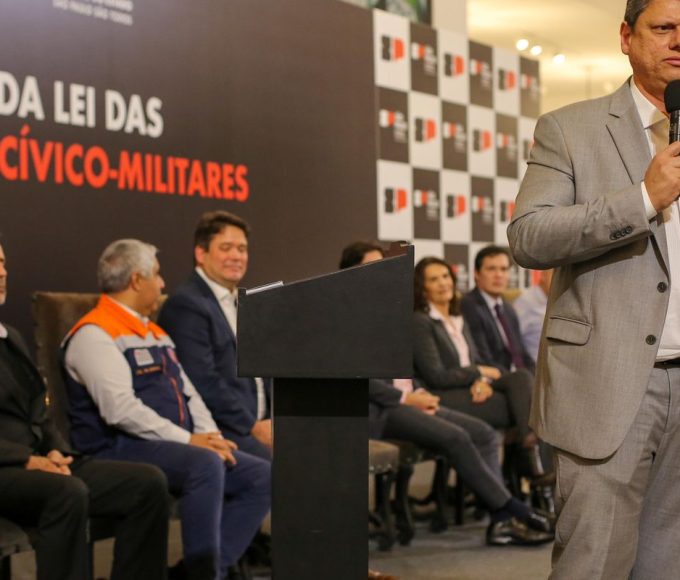 Lei sancionada por Tarcisio institui escolas civico militares em SP