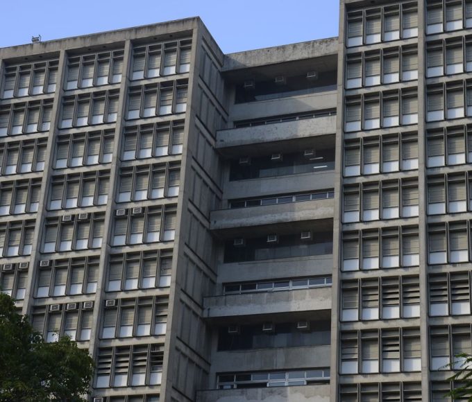 Apos desocupacao Uerj retoma aulas terca feira