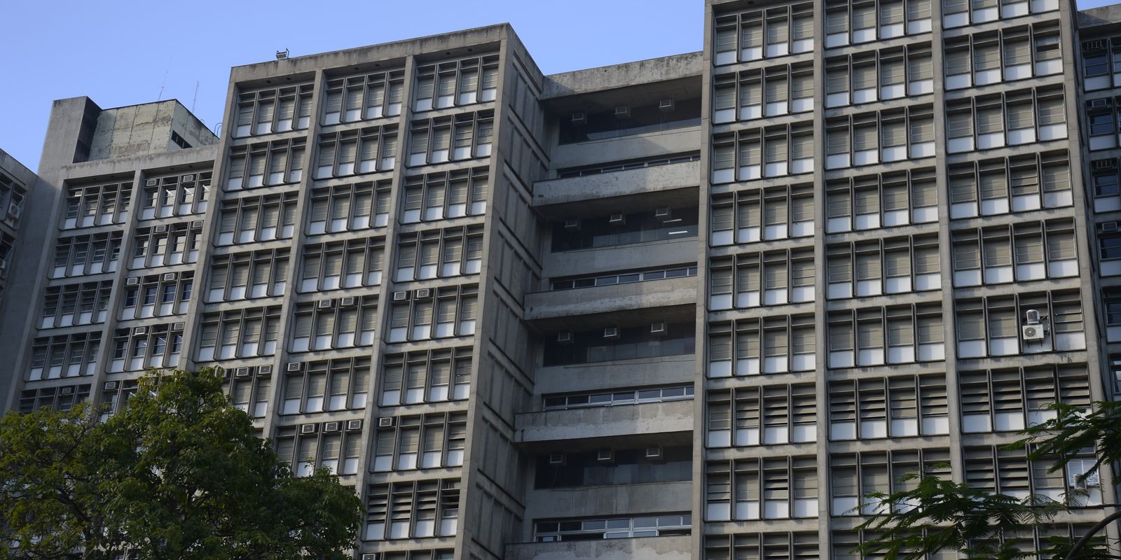 Apos desocupacao Uerj retoma aulas terca feira