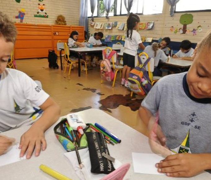 Escolaridade obrigatoria no Brasil supera media da OCDE