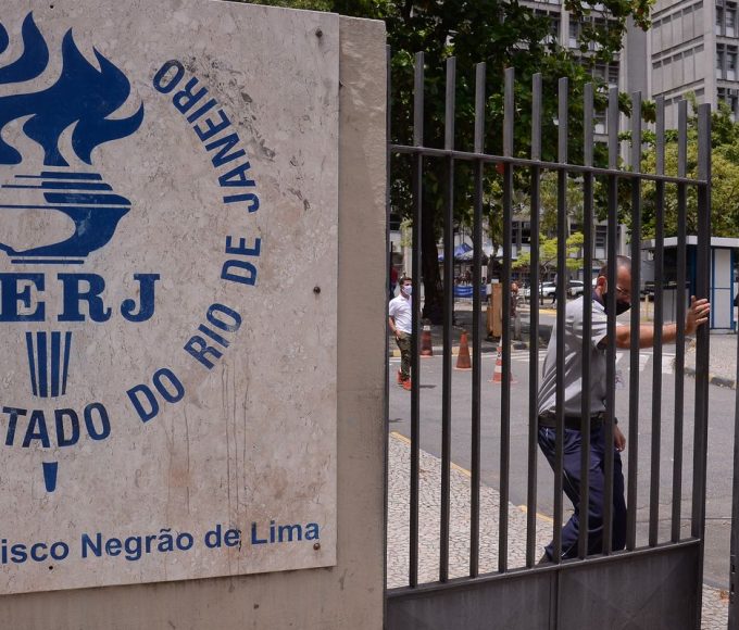 Estudantes ocupam Uerj apos prazo da reitoria