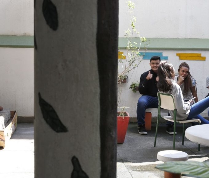 Professores premiados por reduzir evasao escolar no Rio