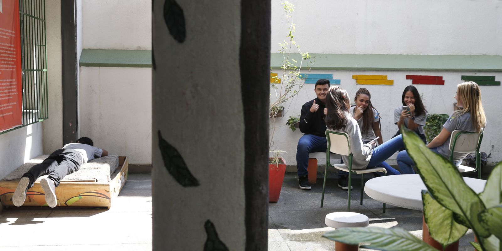 Professores premiados por reduzir evasao escolar no Rio