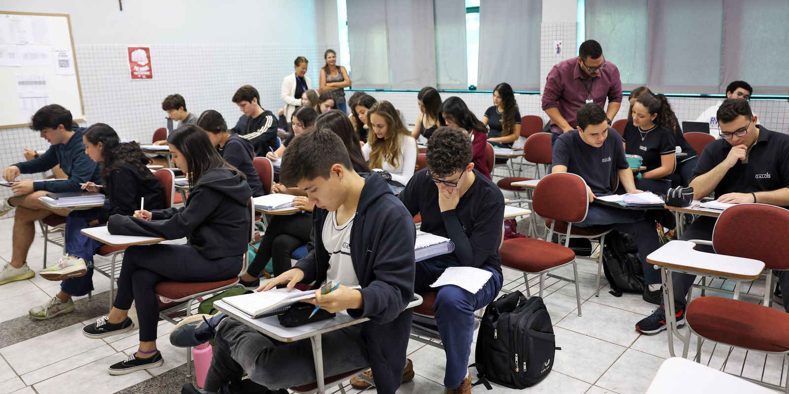 Mulheres dominam inscrições no Enem 2024: entenda por quê! 5 Mulheres dominam inscricoes no Enem 2024 entenda por que