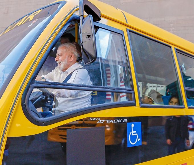 Novos onibus escolares chegam a municipios cearenses